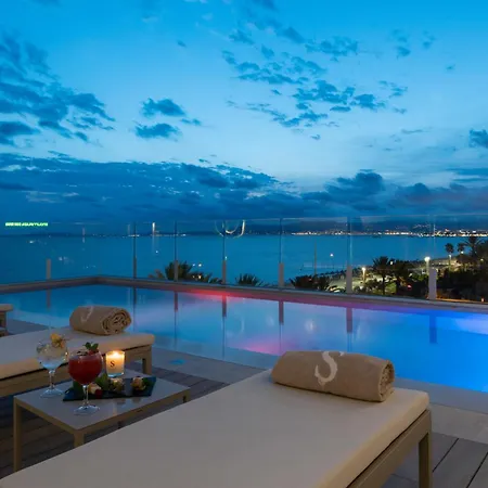 Pure Salt Residences Апартаменти